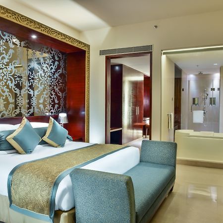 Crowne Plaza Ahmedabad City Centre, An Ihg Hotel Экстерьер фото