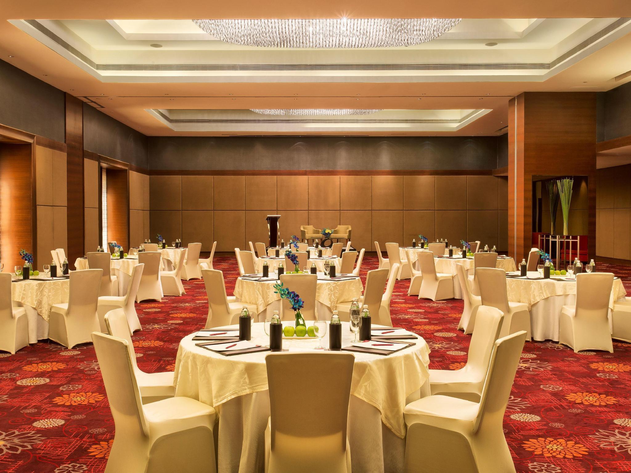 Crowne Plaza Ahmedabad City Centre, An Ihg Hotel Экстерьер фото