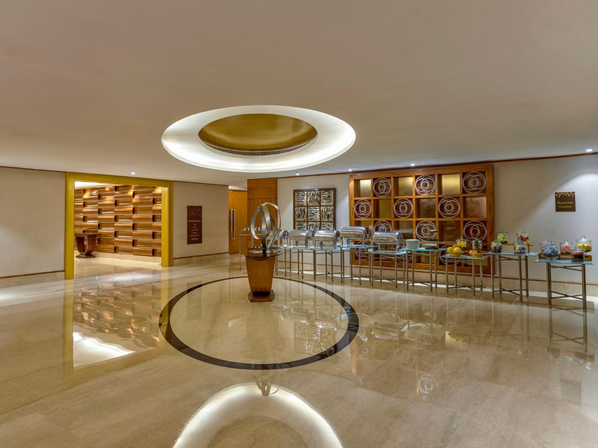 Crowne Plaza Ahmedabad City Centre By Ihg Экстерьер фото