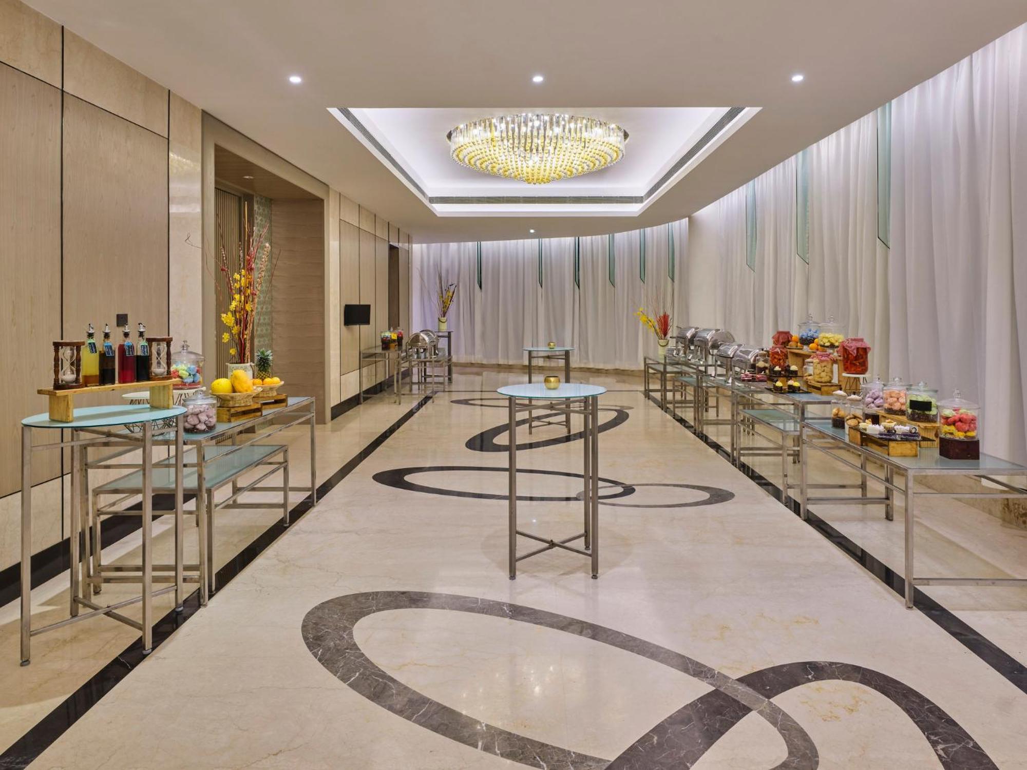 Crowne Plaza Ahmedabad City Centre By Ihg Экстерьер фото