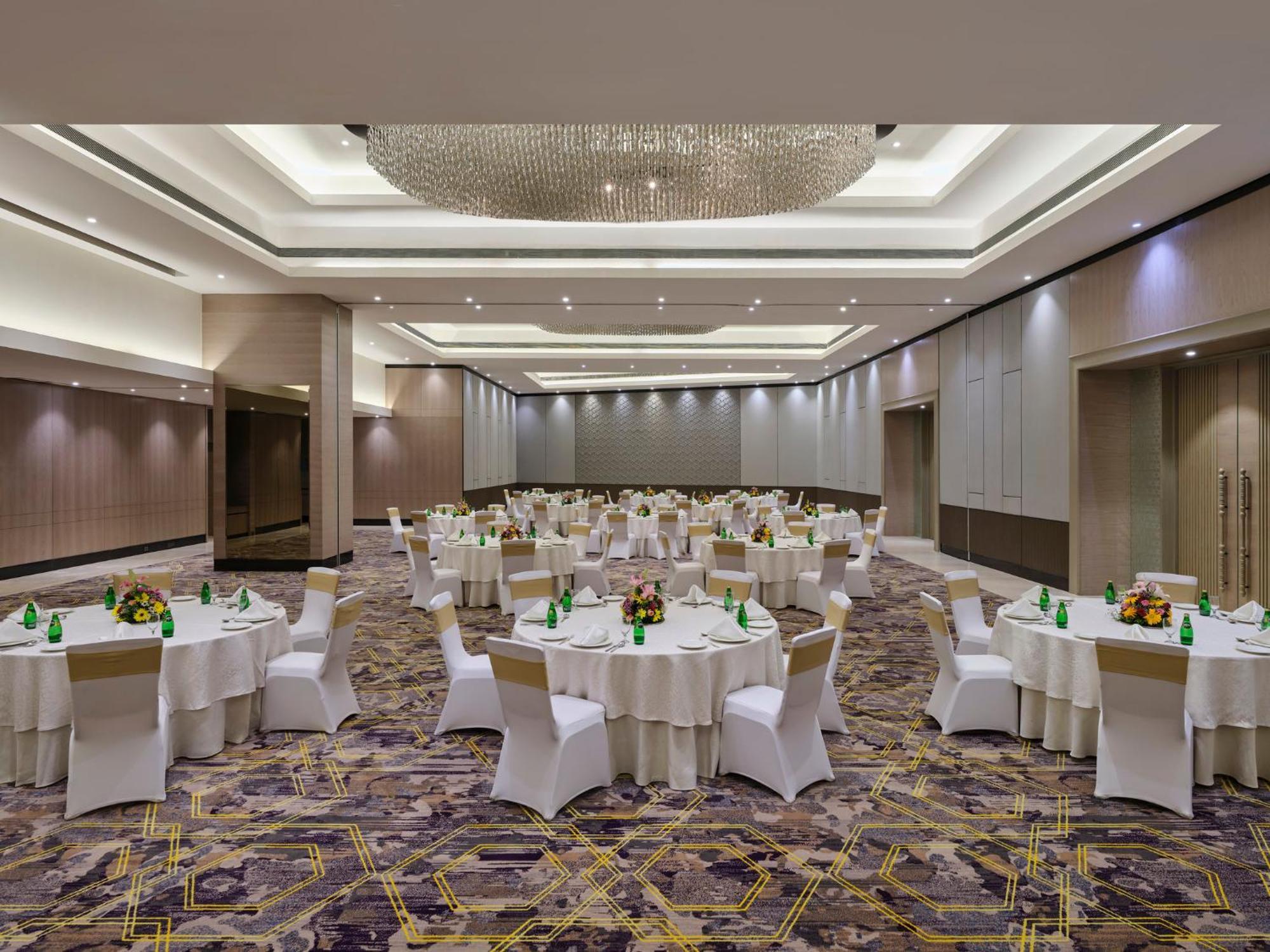 Crowne Plaza Ahmedabad City Centre By Ihg Экстерьер фото