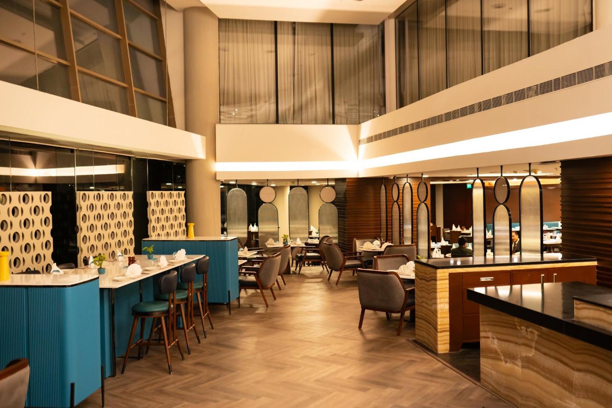 Crowne Plaza Ahmedabad City Centre By Ihg Экстерьер фото